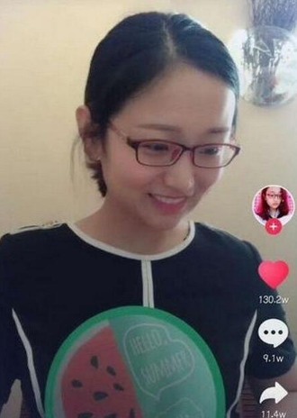 抖音拿西瓜扇的小姐姐是誰(shuí)叫什么？專屬小可愛(ài)是誰(shuí)ID介紹