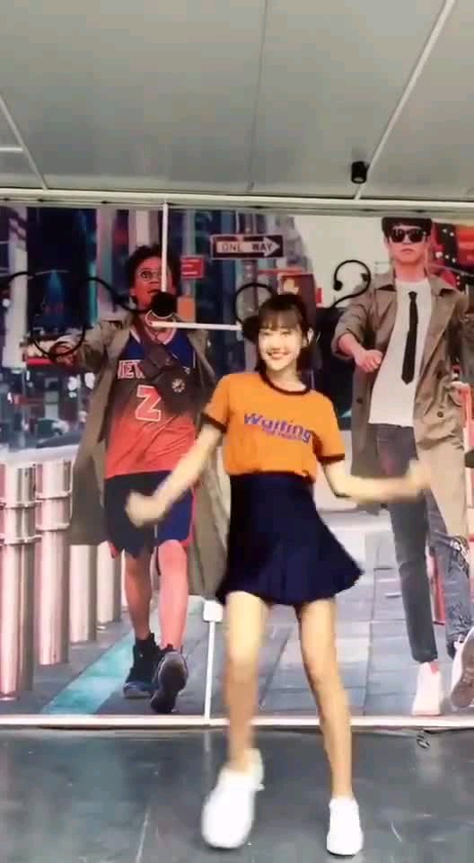 抖音代古拉k甩臀舞動態(tài)壁紙設置方法【多圖】